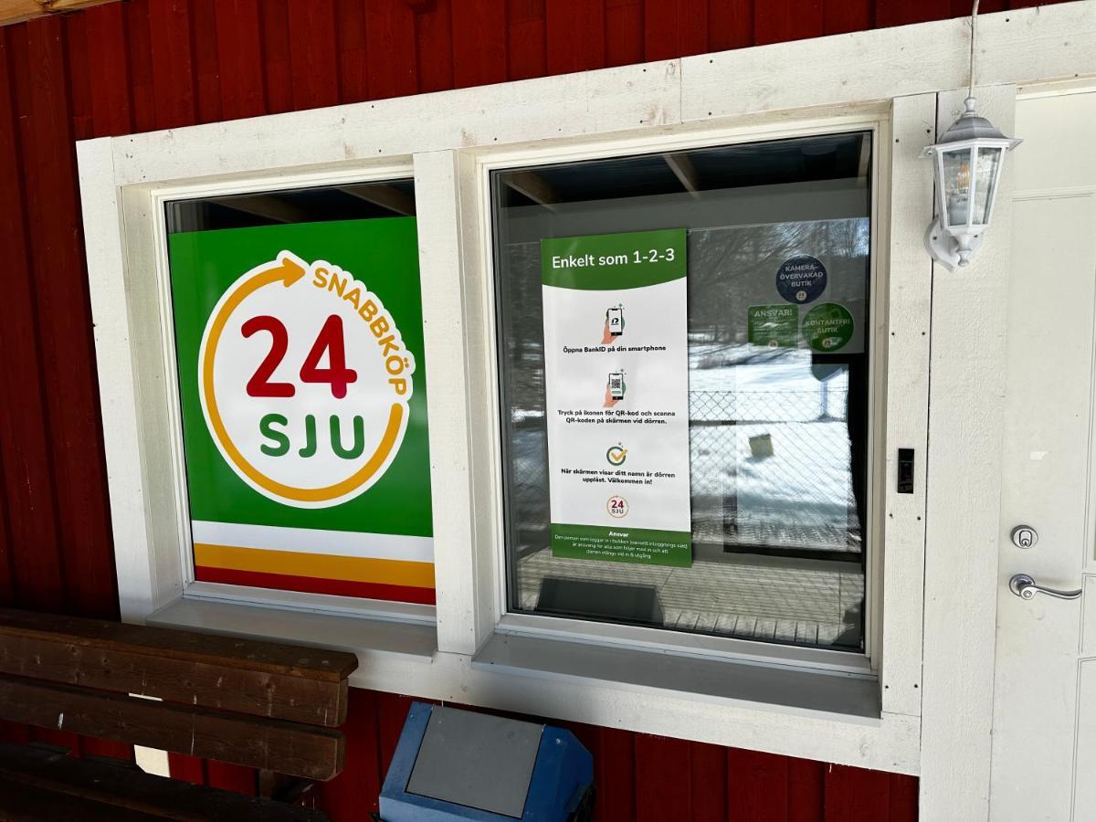 Ljungaverk Takvaning Med Ekgolv Och Badkar Naera Aelven Buitenkant foto